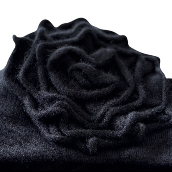 ZOE CUOTURE EUC Big Flower Cashmere Hat In Black O/S - Picture 5 of 5